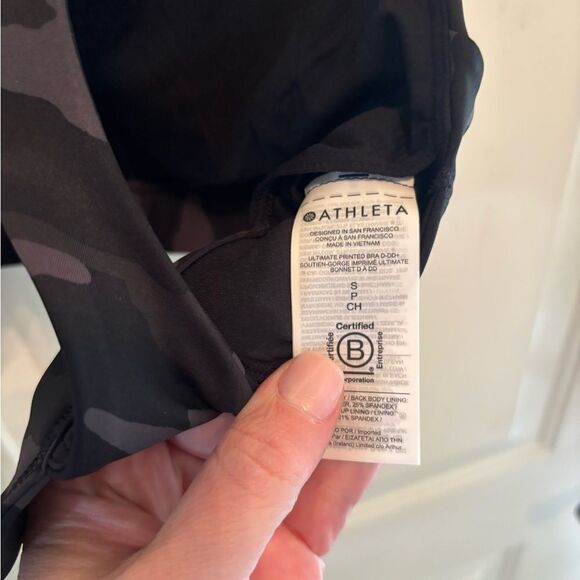 Athleta Black and Gray Racerback Bra in Camo - Picture 4 of 4